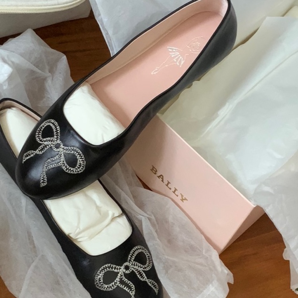 BNIB Bally BALLYRINA ballet flats FR37 size 6.5 Black ballet flats with a bow